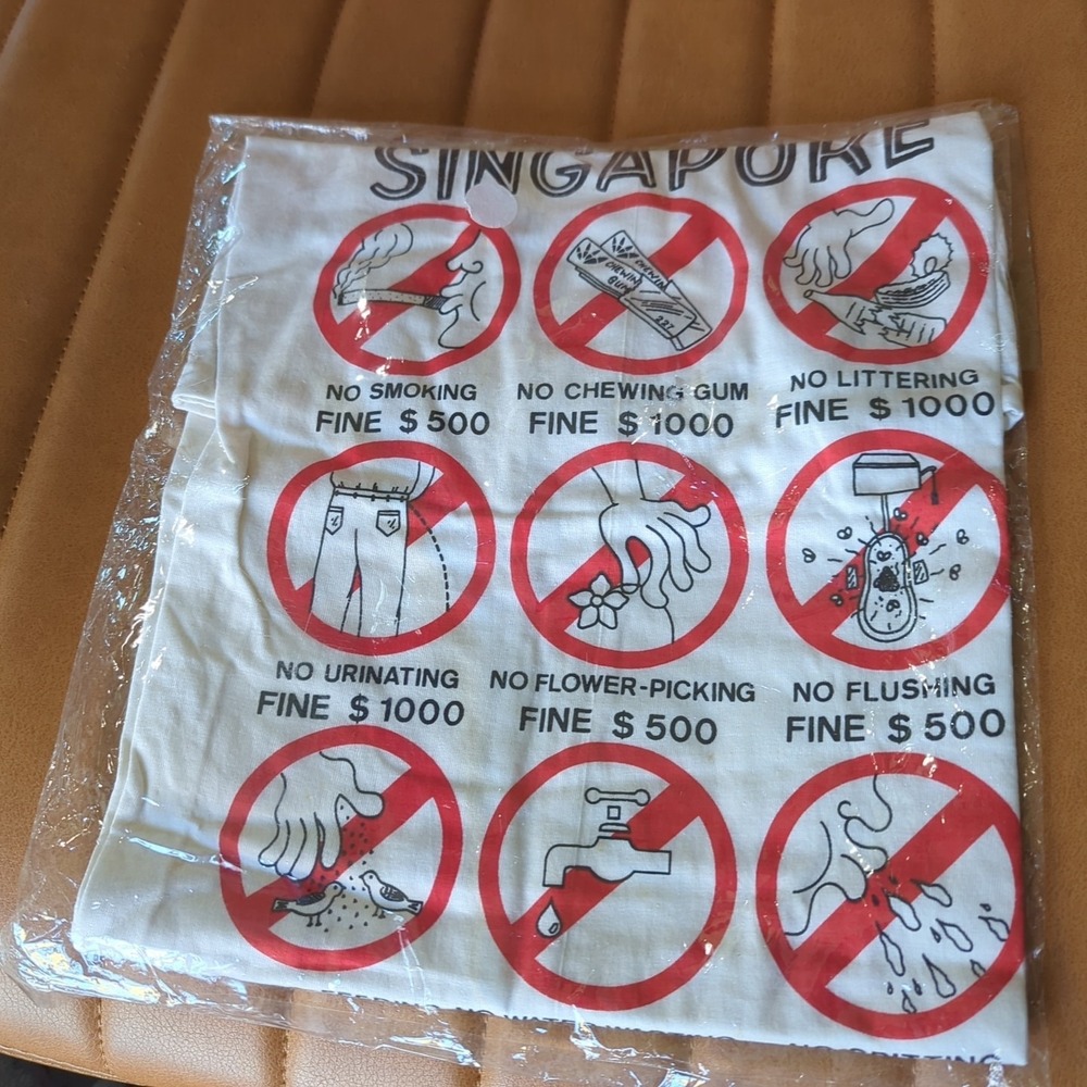 SINGAPORE Fines  Graphic Tee Shirt  Vintage Size‎ 44 Funny Single Stitch